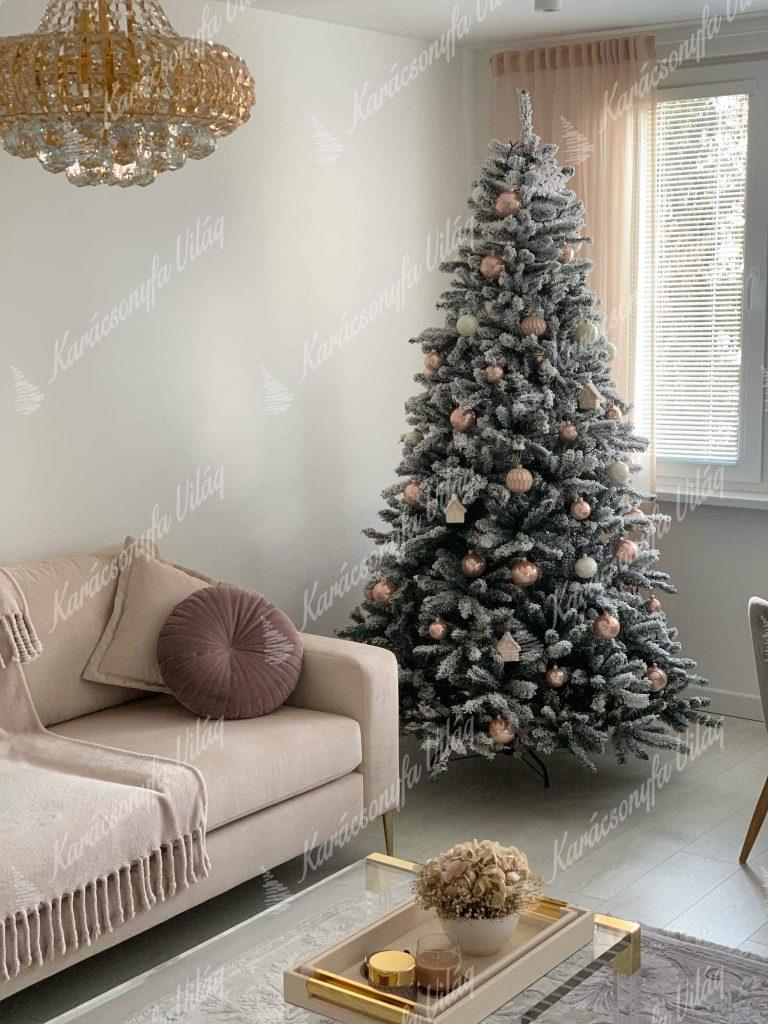 díszített karácsonyfa
