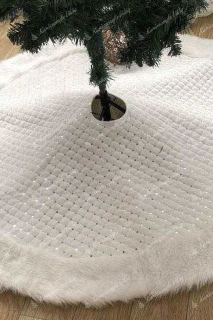 Karácsonyfa ala valo fehér szormeszonyeg