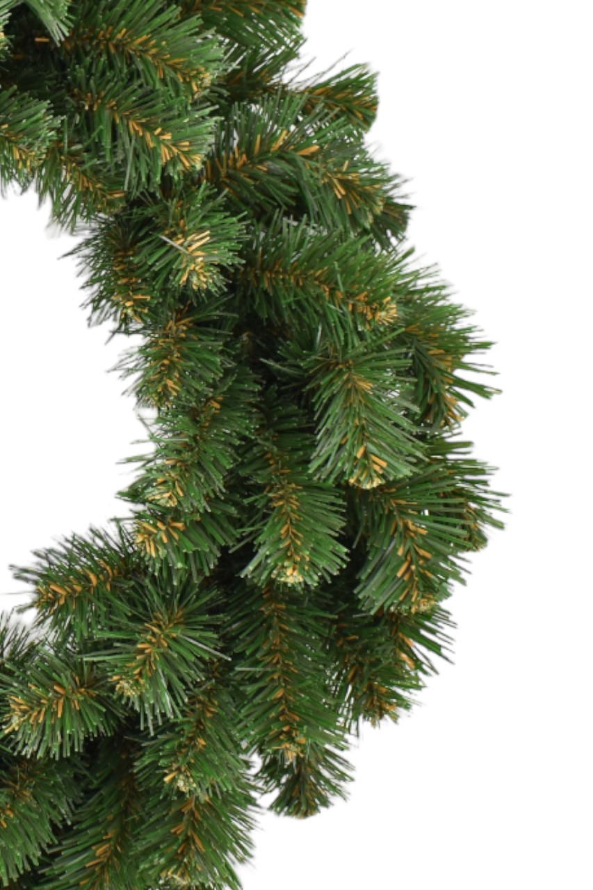 Zelený vianočný veniec Smrek Tatranský detail ihličia v prirodzenej zelenej farbe